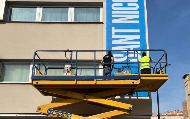 renovacion de la imagen de Sant Nicolau, colegio en Sabadell